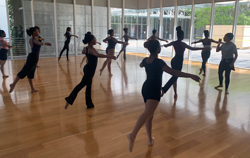 ballet dancers practicing